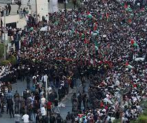 इस्राइल को अमेरिकी समर्थन के खिलाफ हजारों की भीड़ ने किया प्रदर्शन