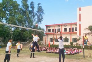 एम एम के भगत सदन में आयोजित वॉलीबॉल प्रतियोगिता